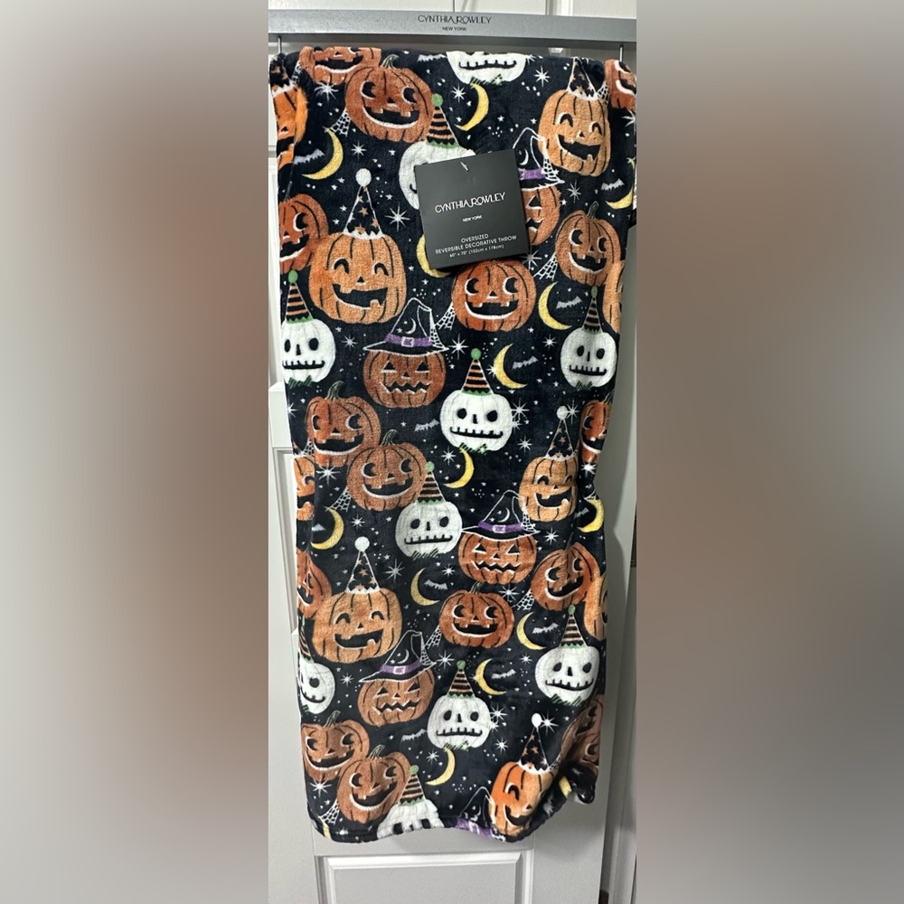 Cynthia Rowley Oversized Halloween Throw Pumpkins Jack-o'-lanterns Blanket
